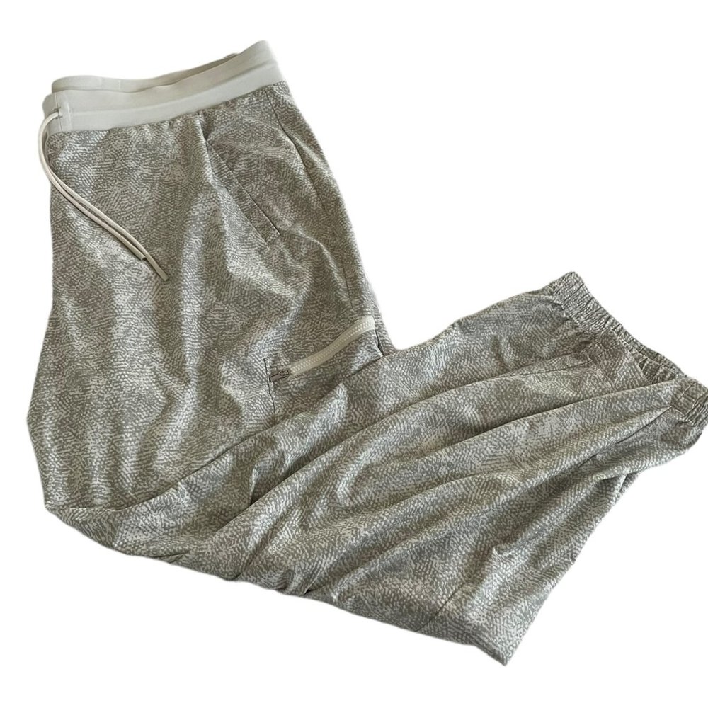 Athleta Venture Printed Cargo Pants Size 18 Viper Gray / Green Snakeskin Tapered